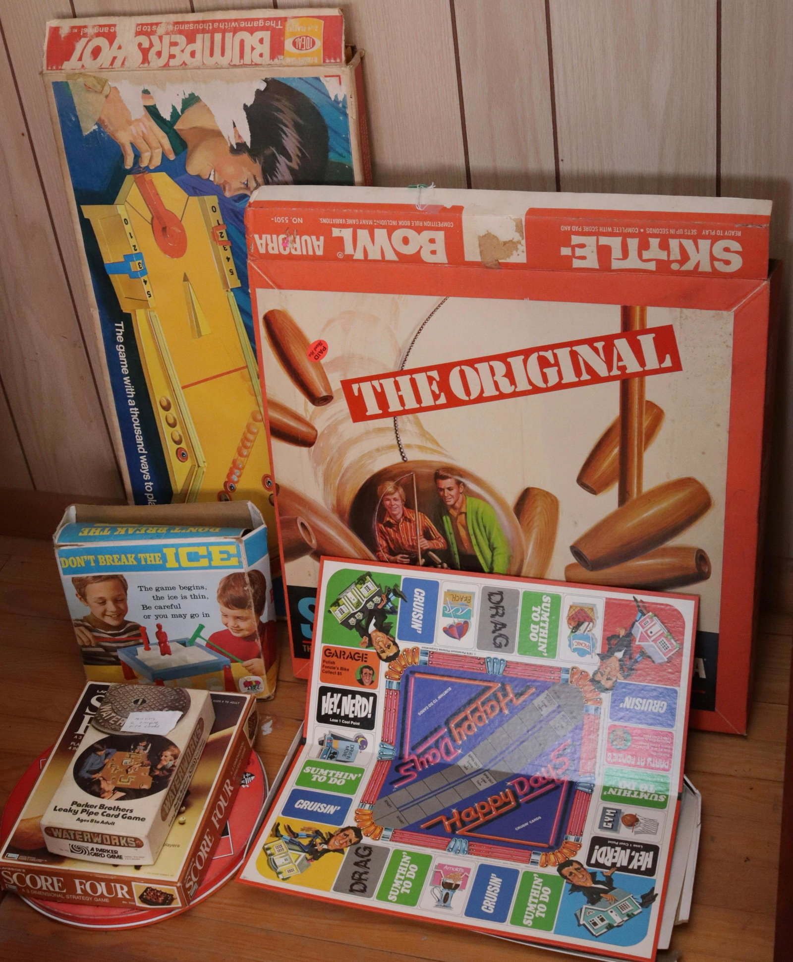 LOT OF GAMES: SKITTLE BOWL, HAPPY DAYS BOARD AND OTHERS