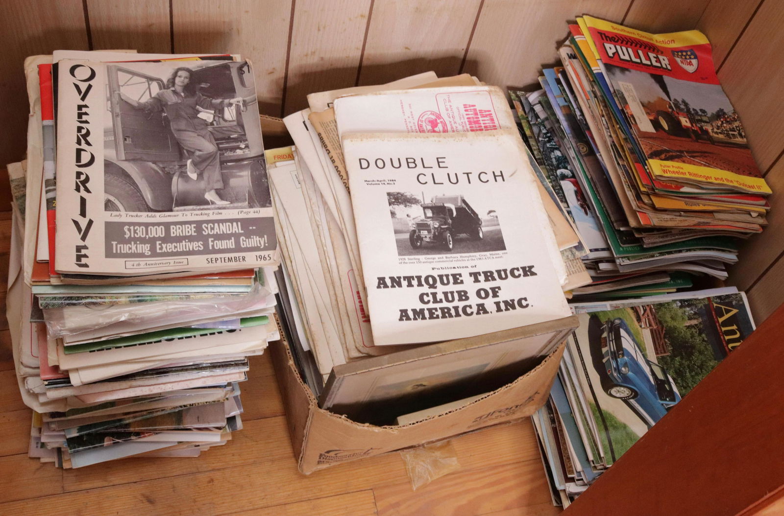 LG. LOT OF MAGAZINES (1 of 1)