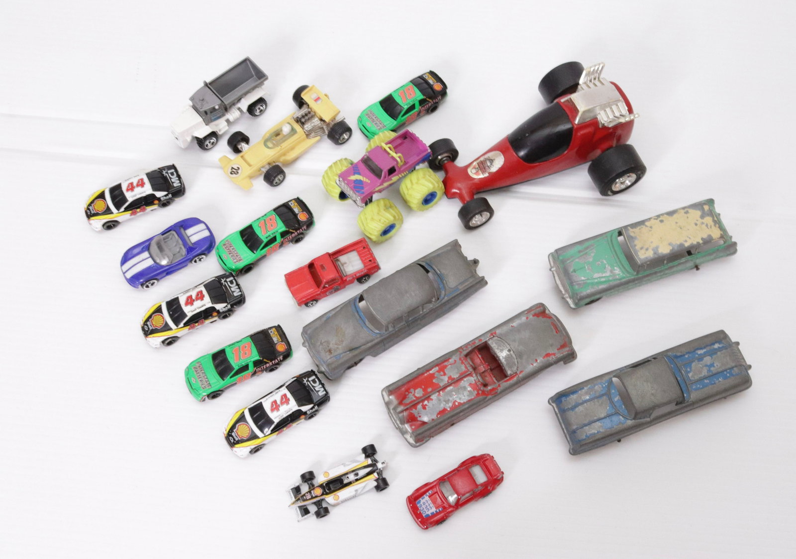 LOT OF TOY CARS: TONKA,FUNMATE,HOTWHEEL AND RACE CARS