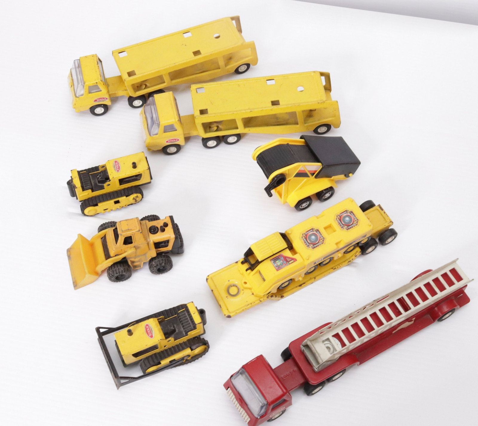 TONKA TOYS: TRUCKS 9"X2"X2 1/2"
