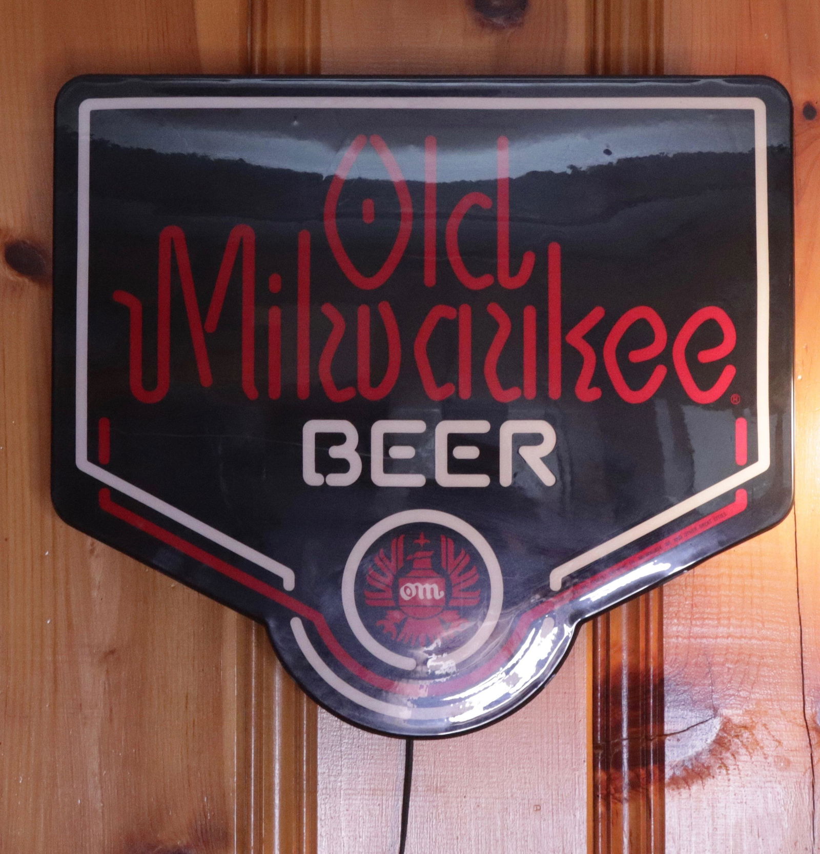 BEER SIGN: OLD MILWAUKEE BEER, WORKS 19"X17"