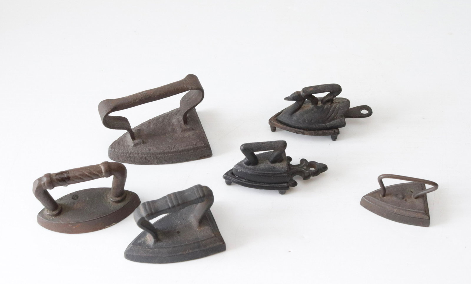 MINTURE SAD IRONS: CAST IRON, ONE SWAN