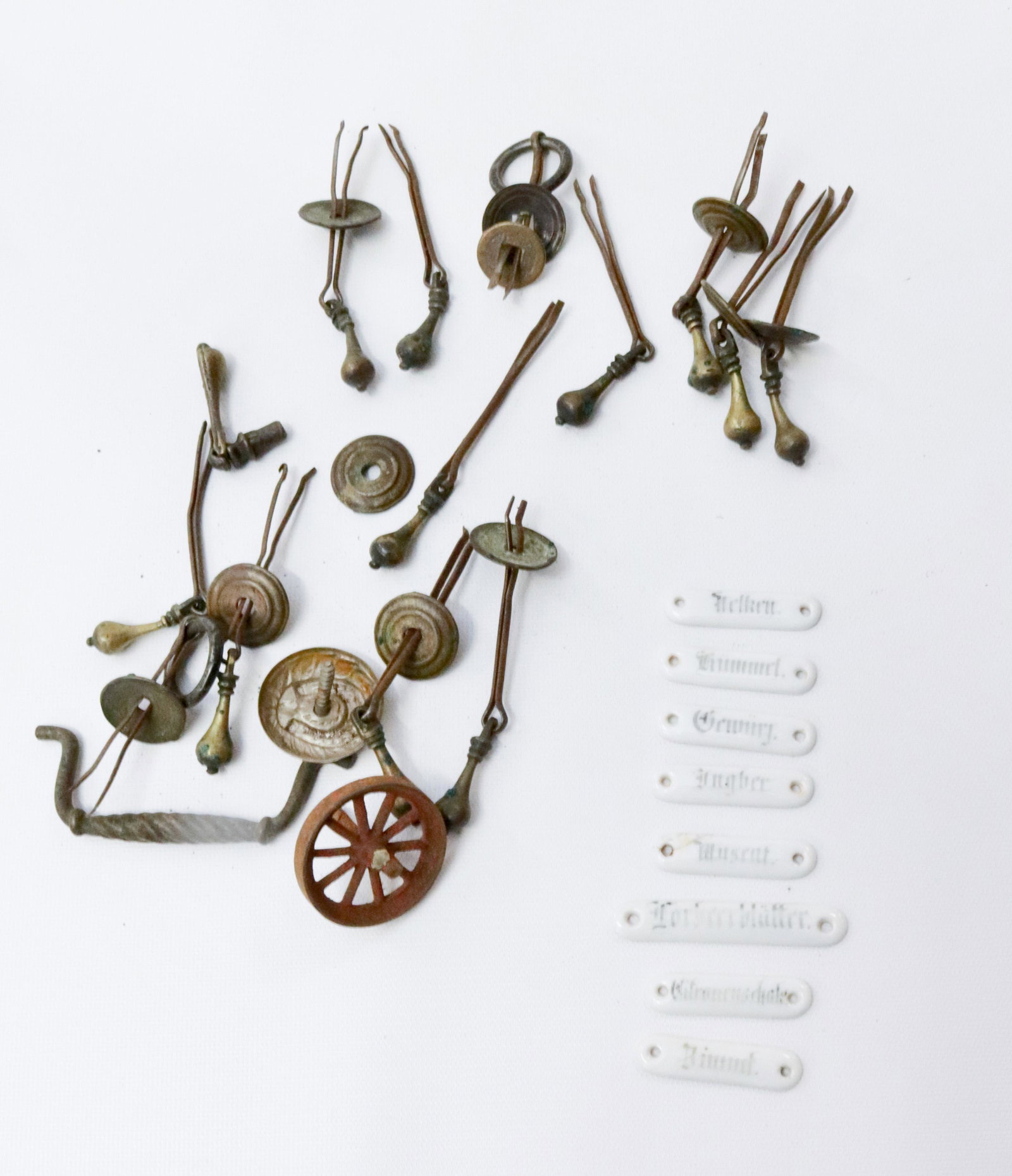 GROUP LOT OF BRASS FURNITURE HARDWARE: DROP PULLS AND PORCELAIN NAME PLATES