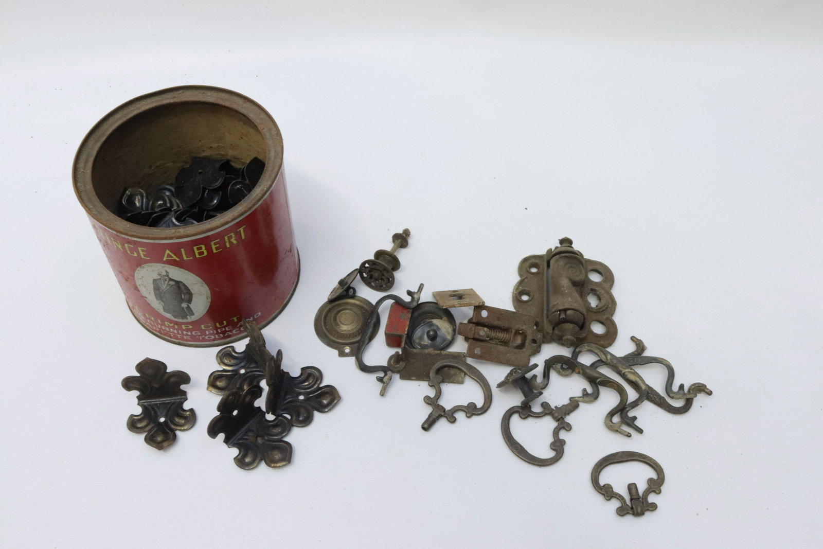 GROUP LOT OF FURNITURE HARDWARE: PULLS, HINGES AND MORE