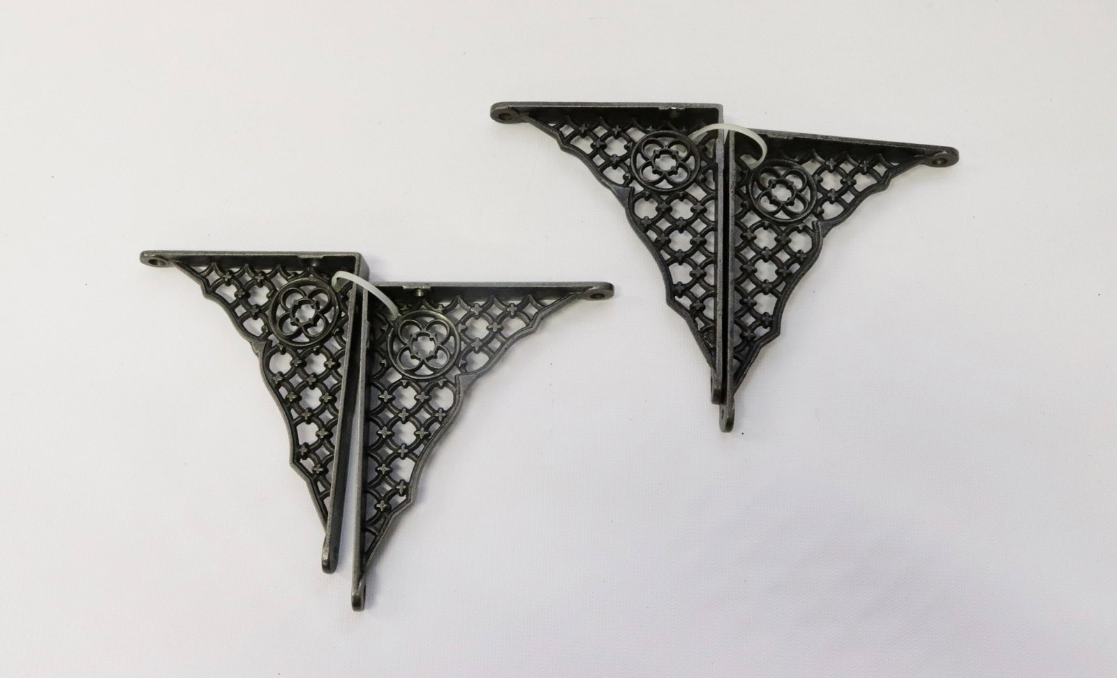 GROUP OF MATCHING CAST IRON BRACKETS: (4) BRACKETS. GEOMETRIC MOTIF 4 3/4" X 3 3/4"
