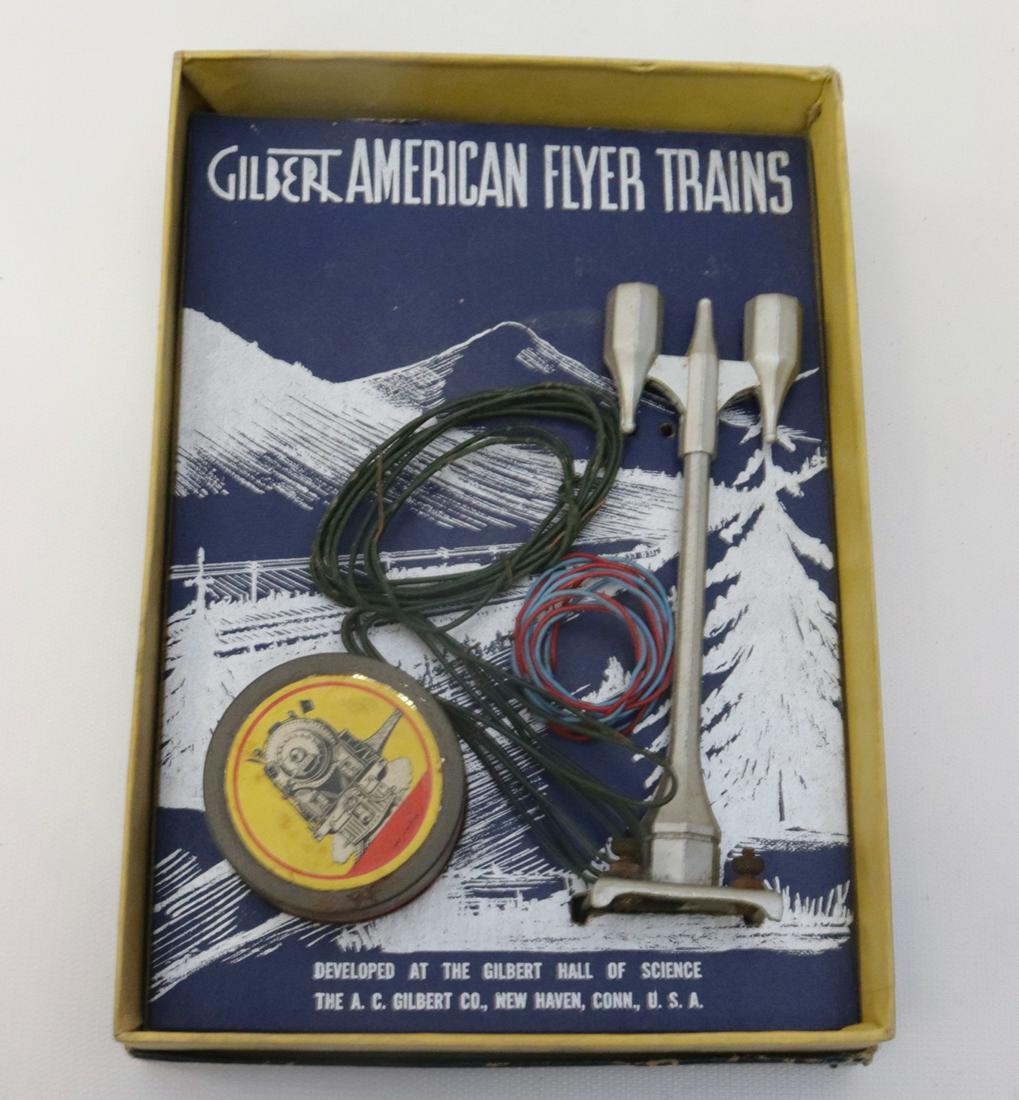 AMERICAN FLYER TRAIN LIGHT: NO. 580 DOUBLE ARC LIGHT IN ORIGINAL BOX 8 3/4" X 6" BOX