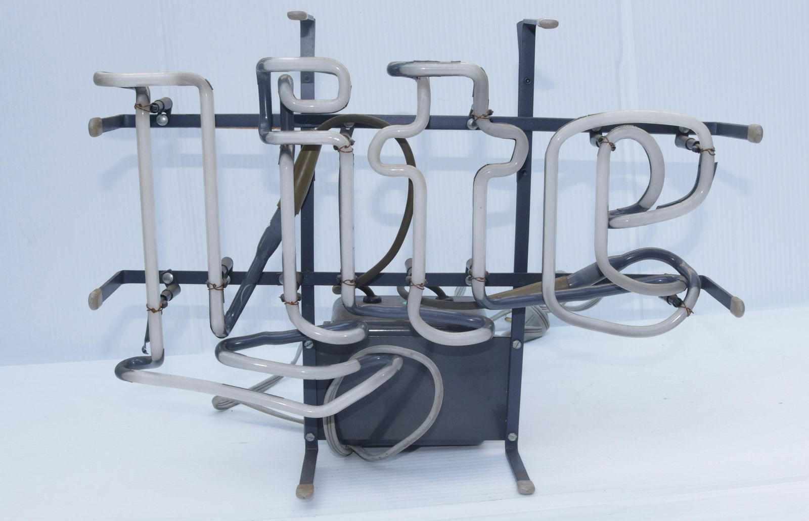 VINTAGE NEON BEER ADVERTISING SIGN (1 of 1)