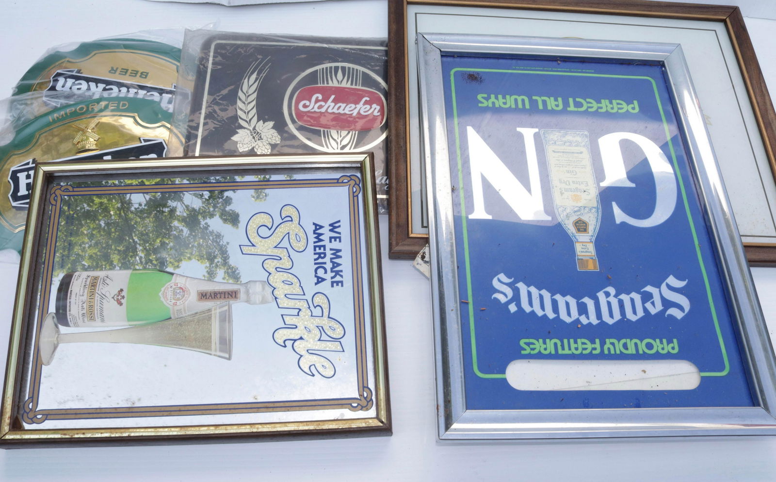 GROUP LOT OF VINTAGE BEER ADVERTISING SIGNS (1 of 2)