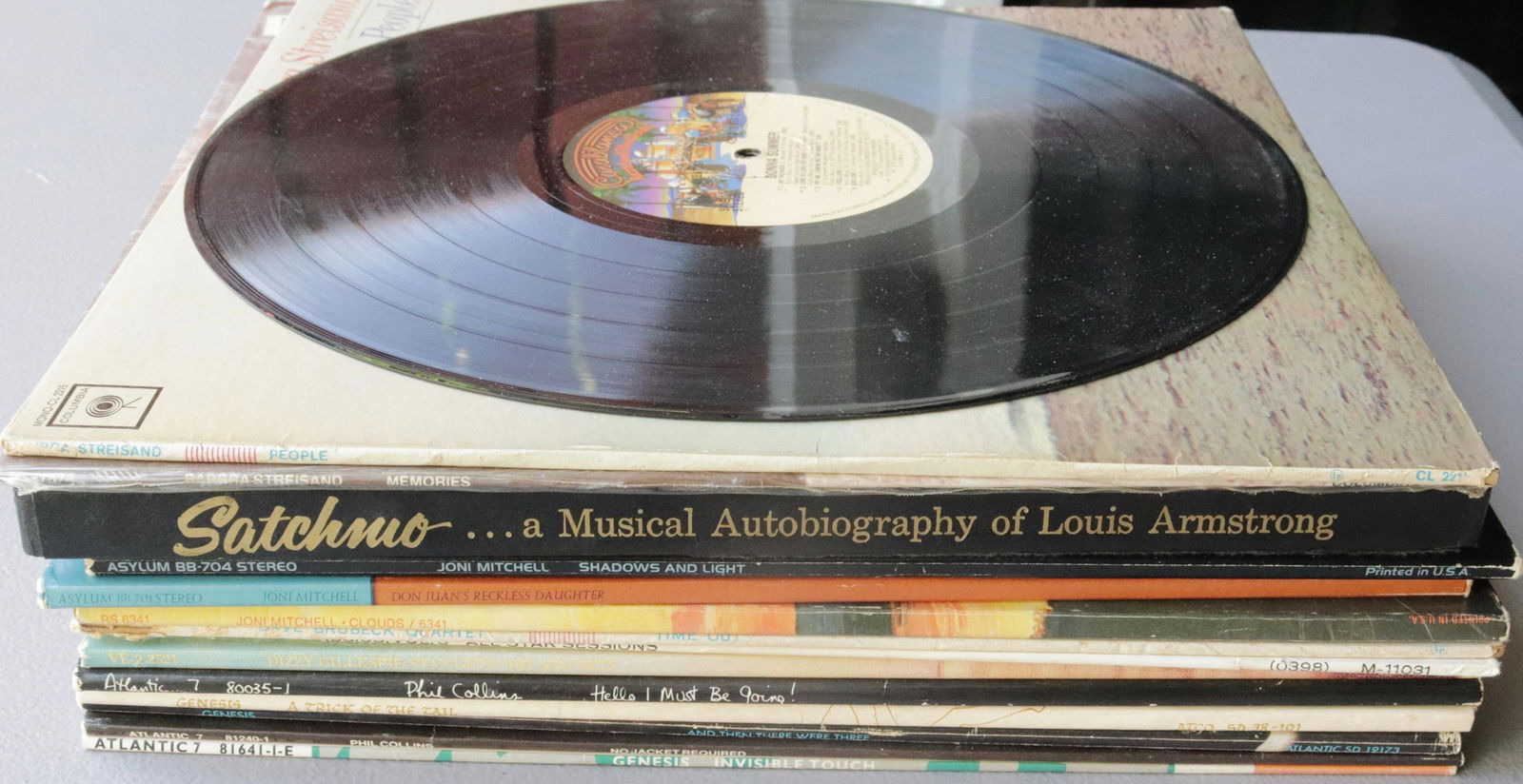 GROUP LOT OF VINTAGE RECORDS AND ALBUM COVERS: (10) PLUS ALBUMS - PHIL COLLINS, GENESIS, JONIE MITCHELL, BARBRA STREISAND, AND MORE