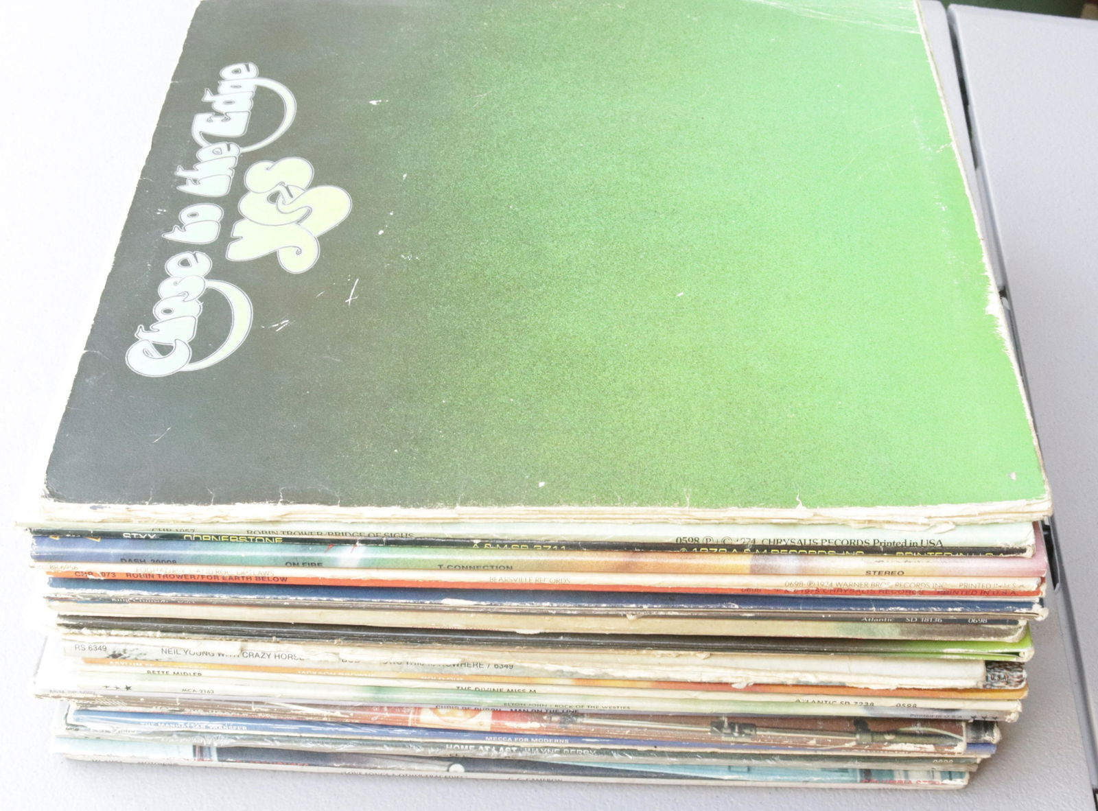 GROUP LOT OF VINTAGE RECORDS AND ALBUM COVERS: (25) PLUS ALBUMS - STYX, ROLLING STONES (COVER), NEIL YOUNG, ELTON JOHN, AND MORE