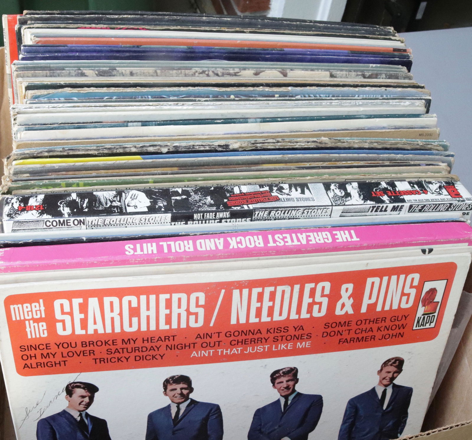 GROUP LOT OF VINTAGE RECORDS AND ALBUM COVERS (1 of 2)