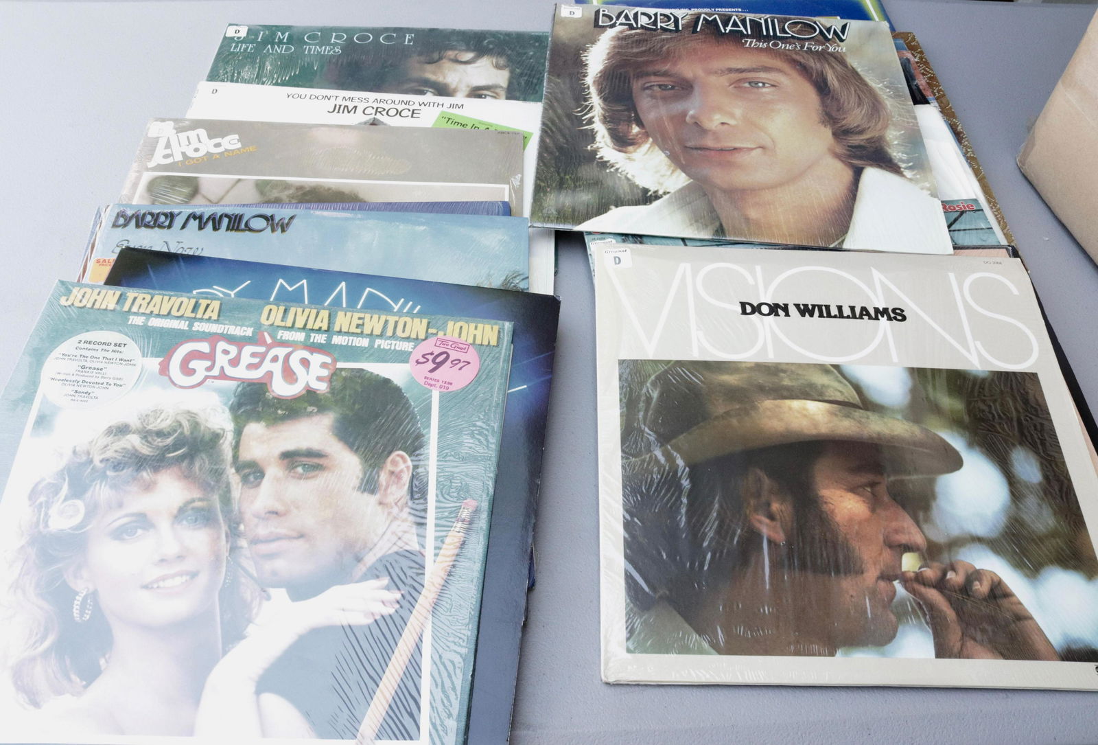 GROUP LOT OF VINTAGE RECORDS AND ALBUM COVERS (1 of 2)