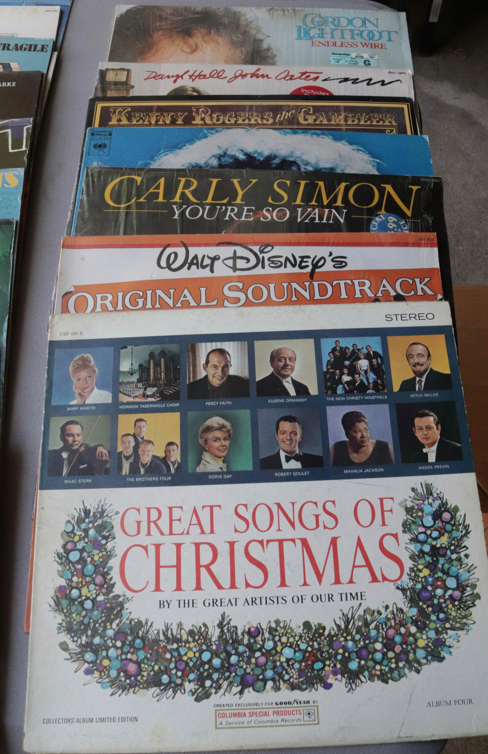 GROUP LOT OF VINTAGE RECORDS AND ALBUM COVERS (1 of 4)