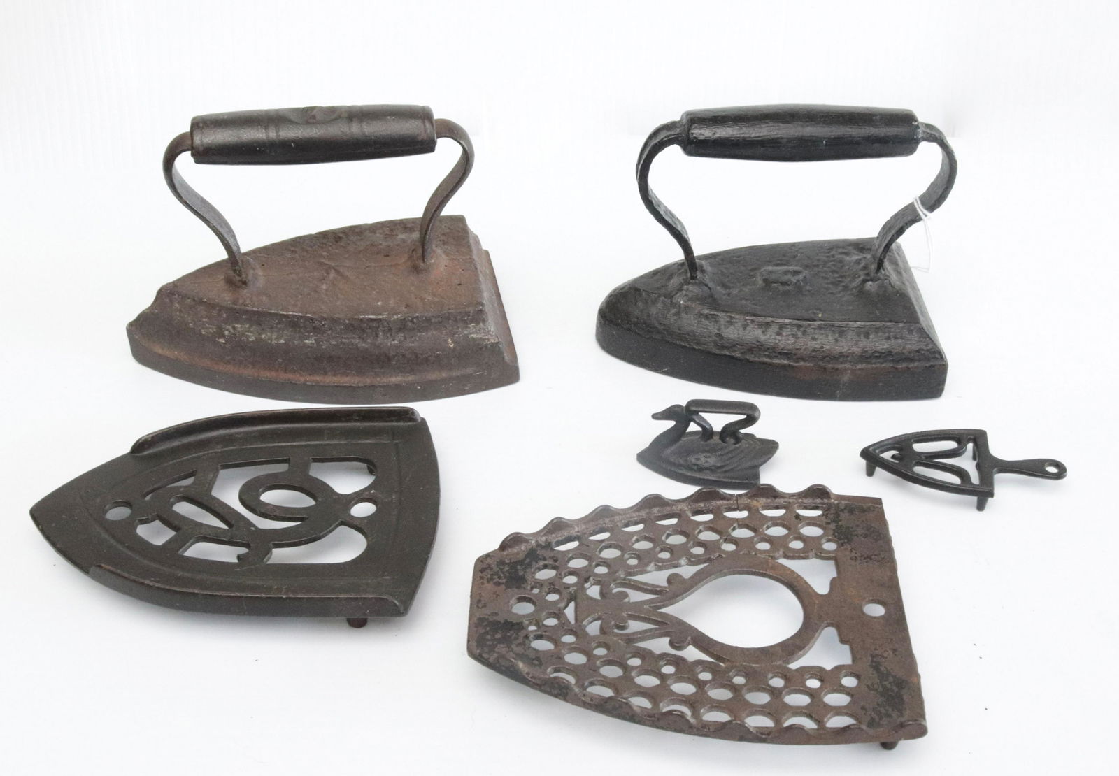 GROUP LOT OF CAST IRON (1 of 1)