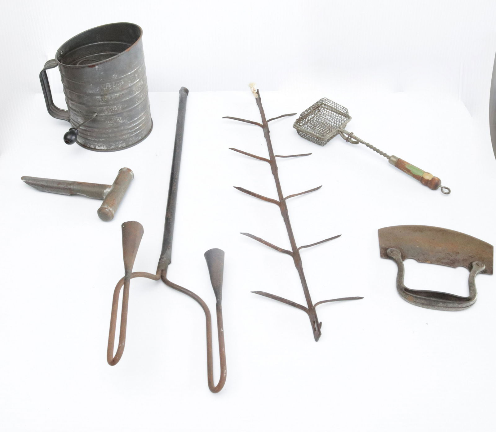 GROUP LOT OF VINTAGE KITCHENWARE (1 of 1)