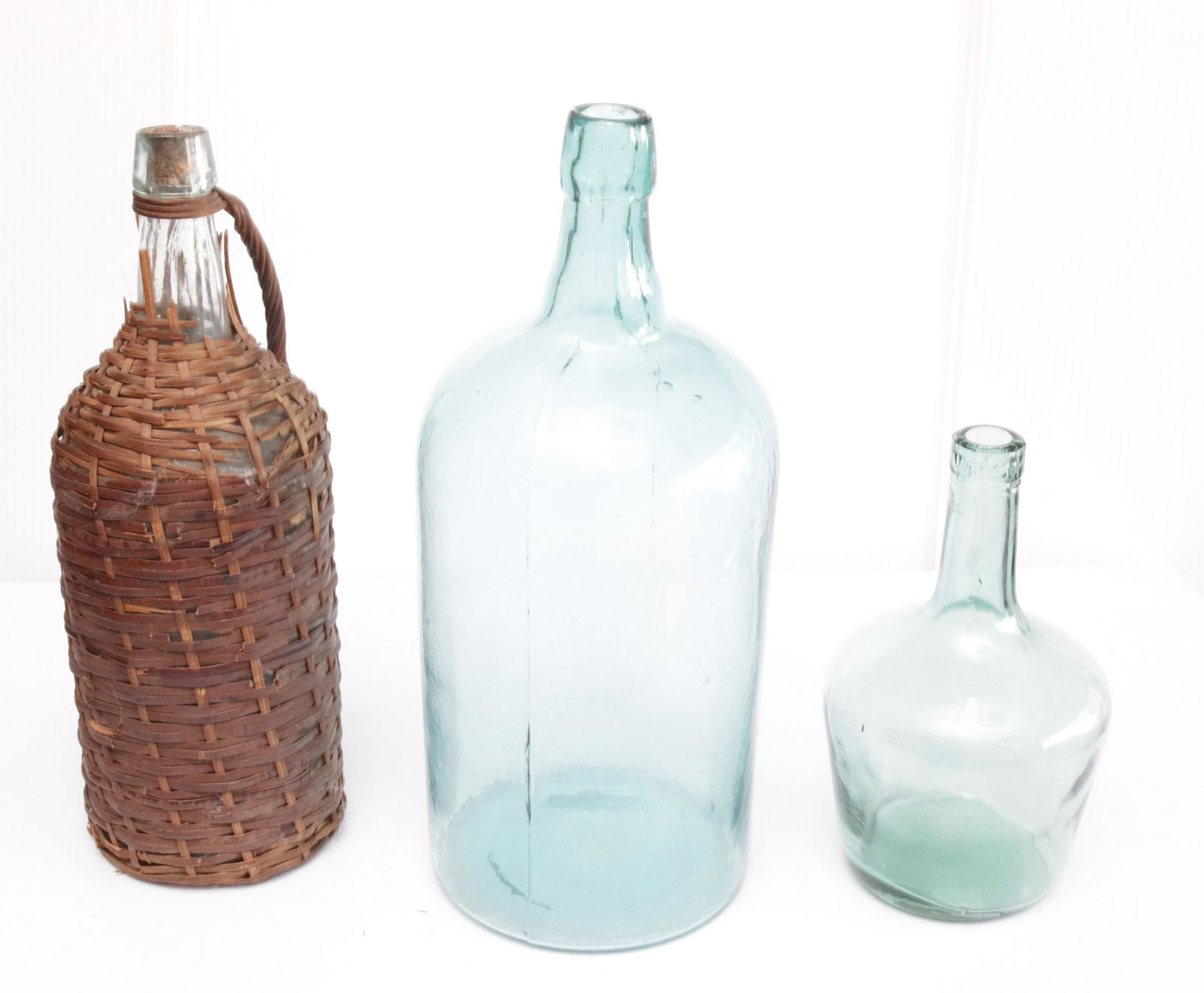 GROUP LOT OF GLASS BOTTLES (1 of 1)