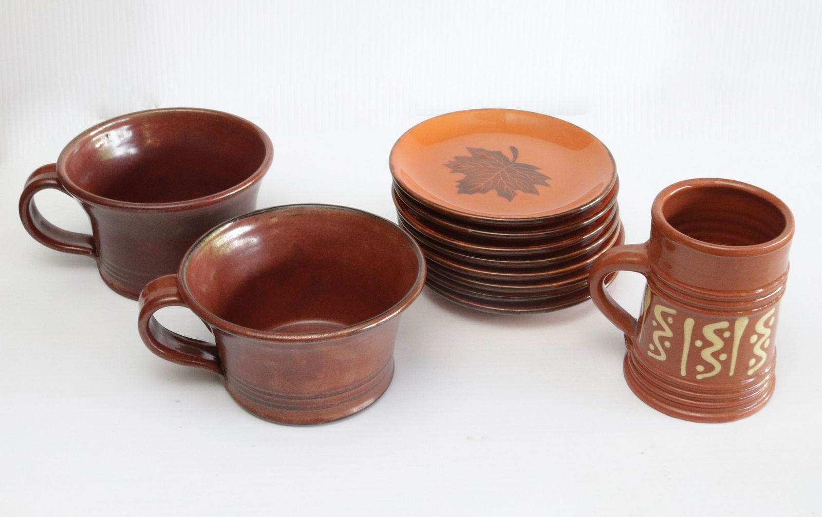 GROUP LOT OF MODERN POTTERY (1 of 2)