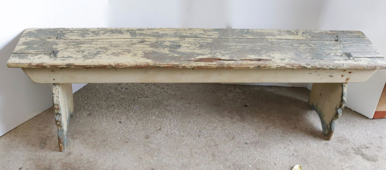 PAINTED COUNTRY BENCH (1 of 2)