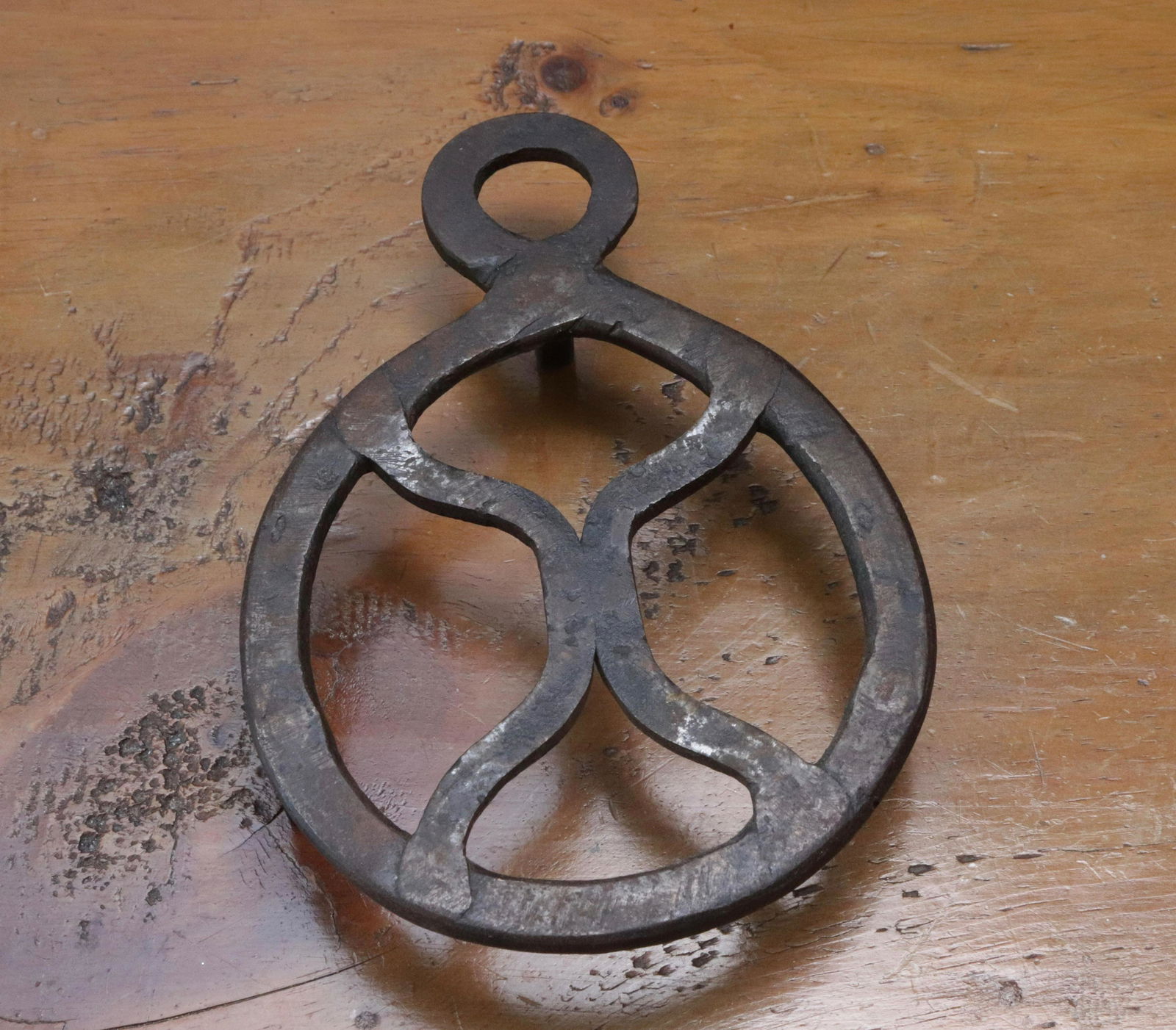 HANDMADE TRIVET: WROUGHT IRON TRIVET WITH 3 LEGS 7" L