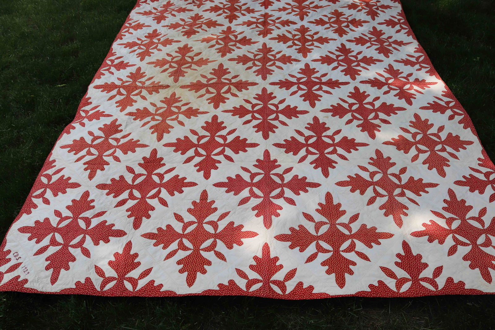 ANTIQUE HAND STITCHED QUILT (1 of 8)