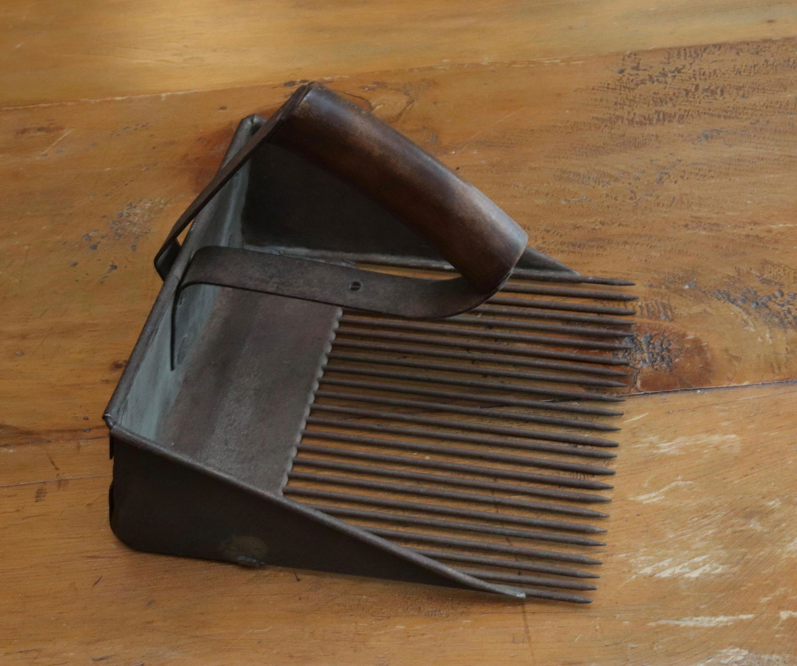 ANTIQUE CRANBERRY SCOOP (1 of 2)