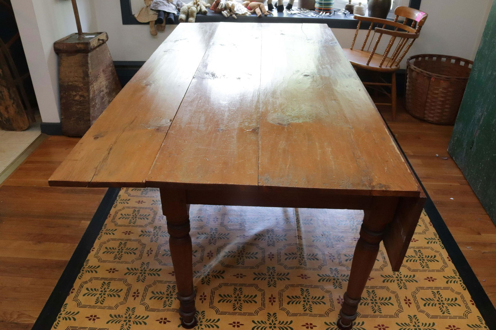 ANTIQUE DROP LEAF FARM TABLE (1 of 3)