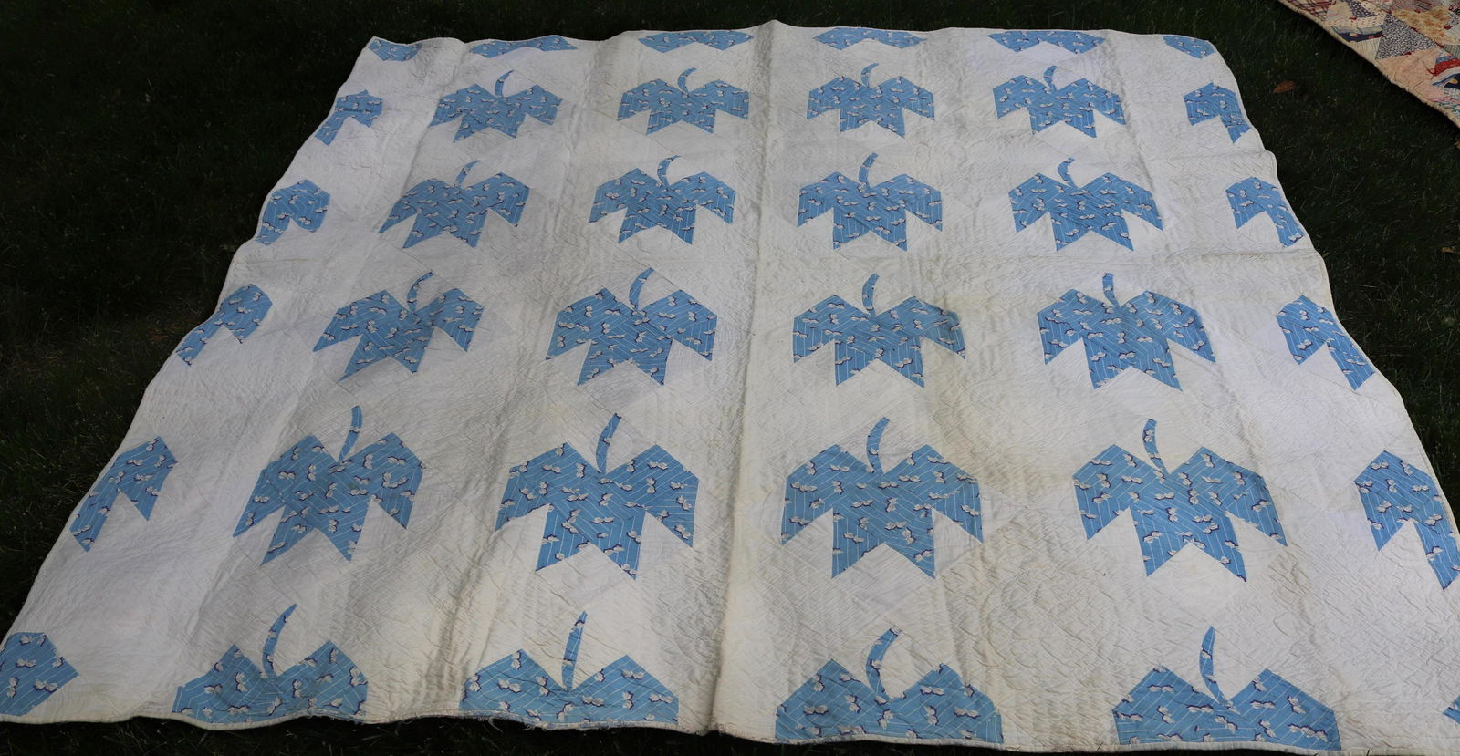 ANTIQUE HAND STITCHED QUILT (1 of 3)