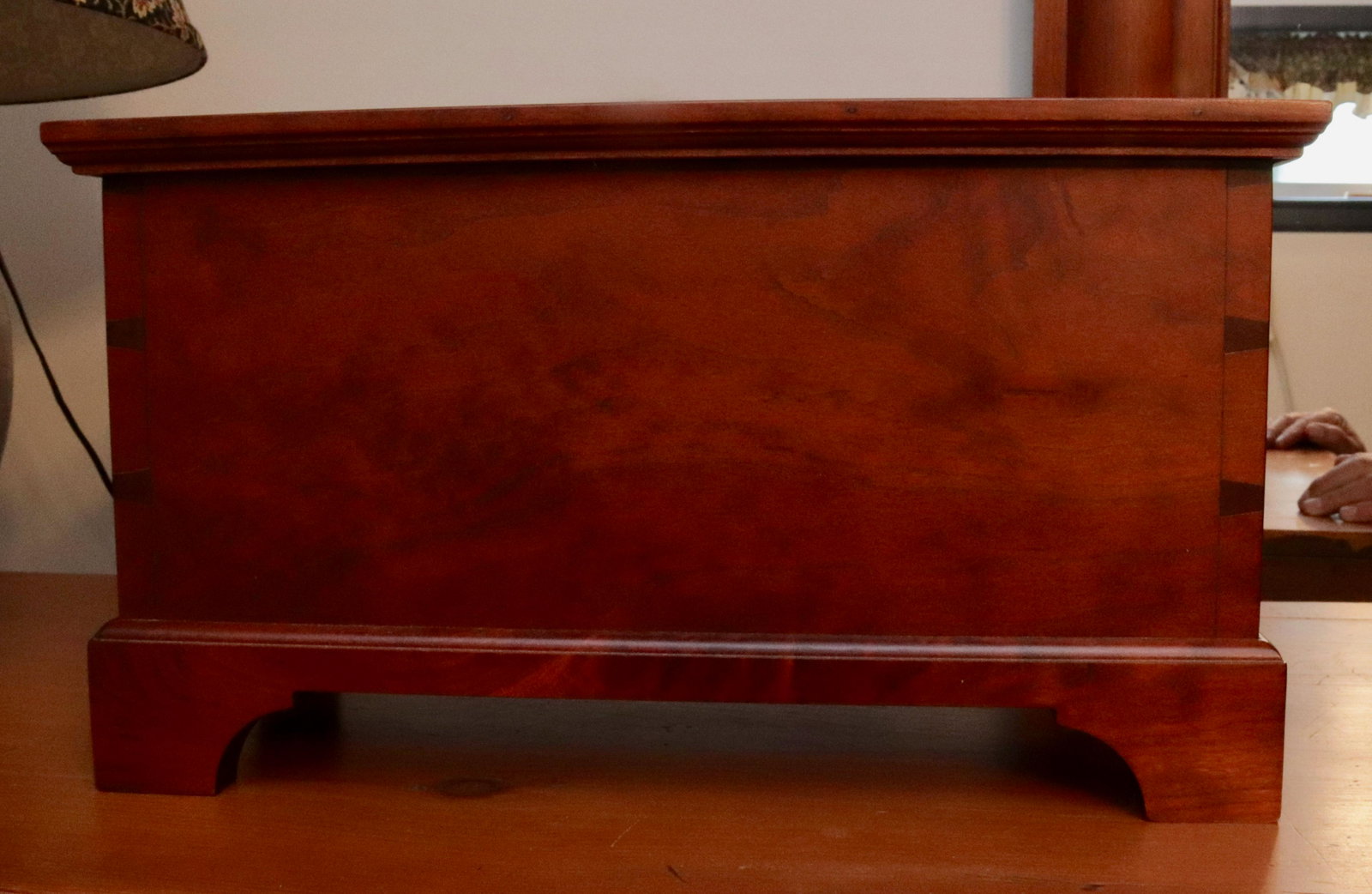 JEWELRY BOX: DOVETAILED STYLE JEWELRY BOX WITH LIFT LID AND FITTED COMPARTMENTS 9 1/2" X 17" X 8 1/2"