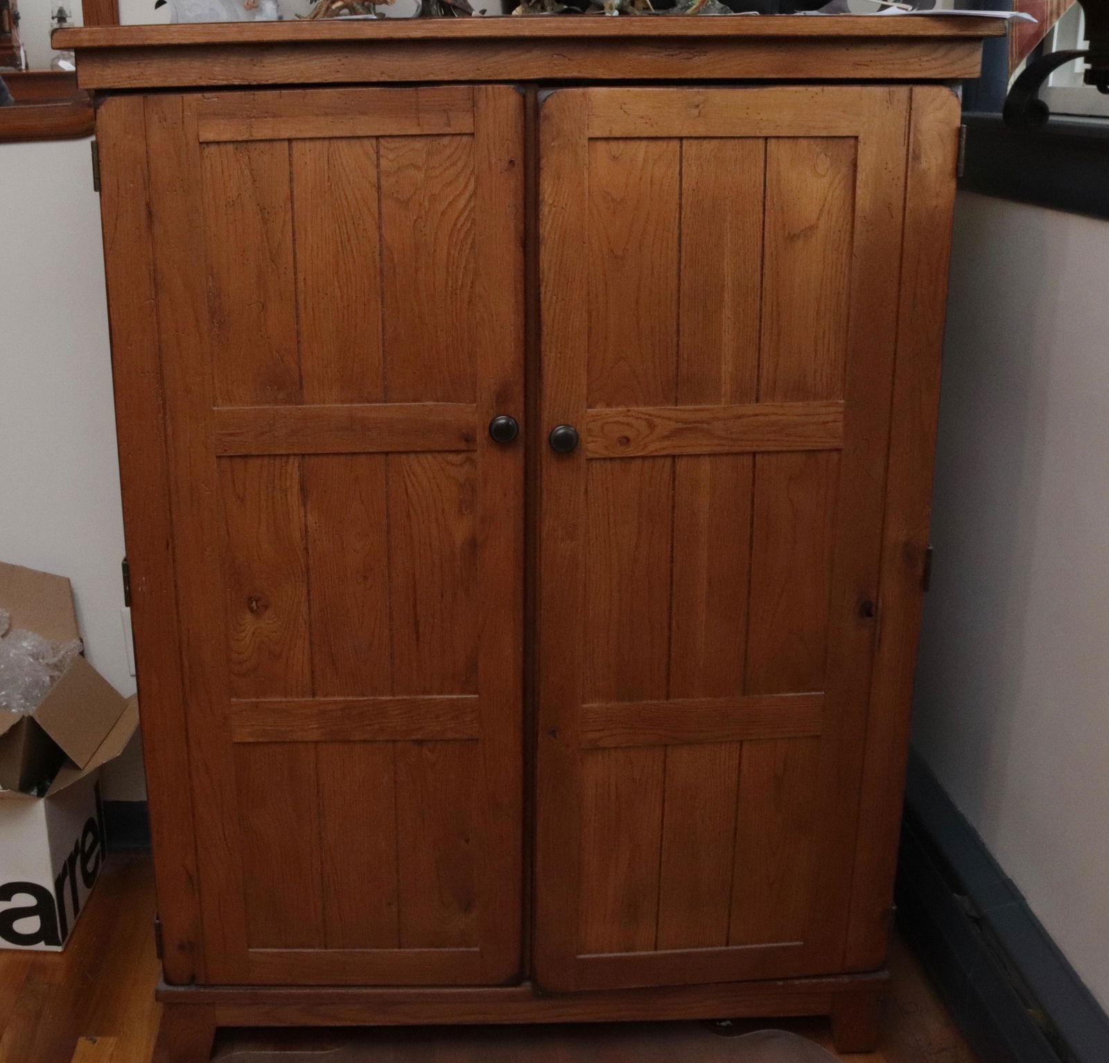 MODERN CABINET (1 of 2)