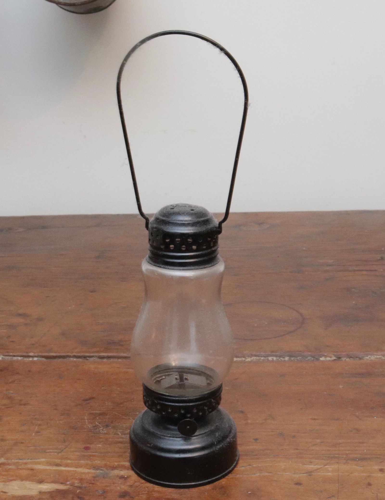 ANTIQUE SKATERS LANTERN (1 of 2)