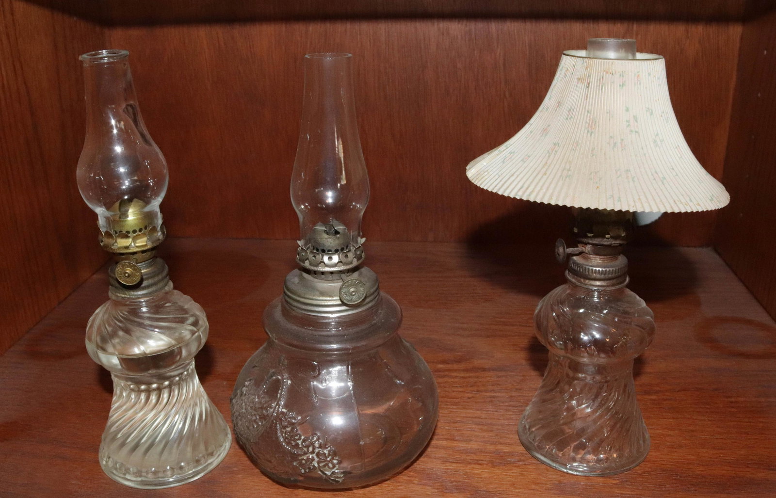 GROUP LOT OF MINIATURE KEROSENE LAMPS (1 of 2)