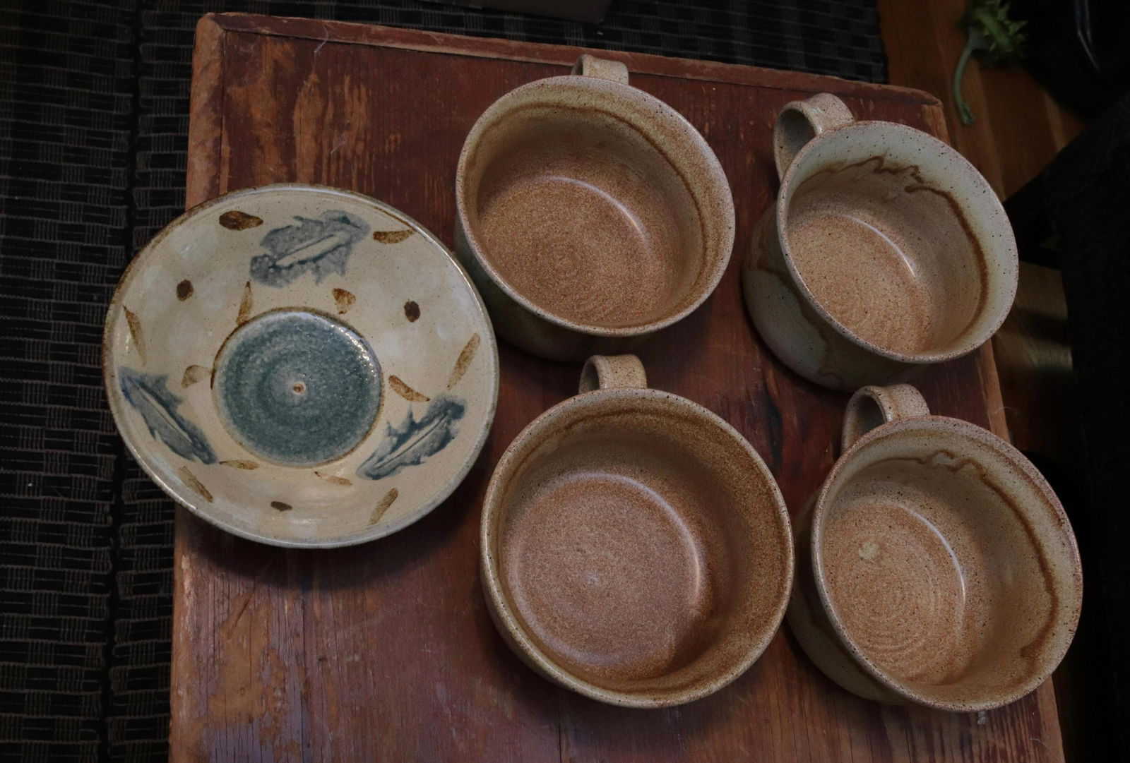 GROUP LOT OF MODERN POTTERY (1 of 4)