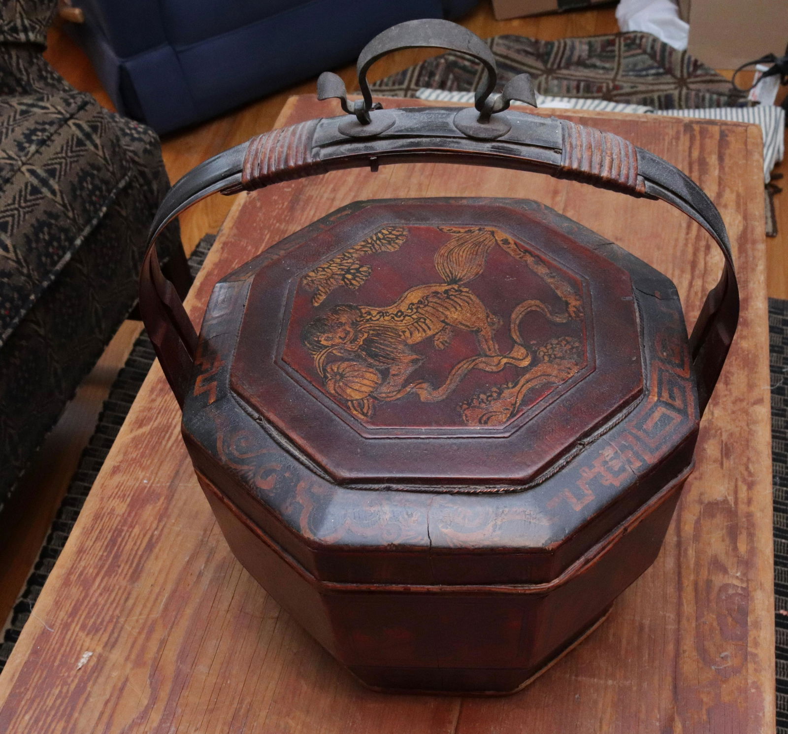 ASIAN OCTAGONAL LIDDED BOX (1 of 4)