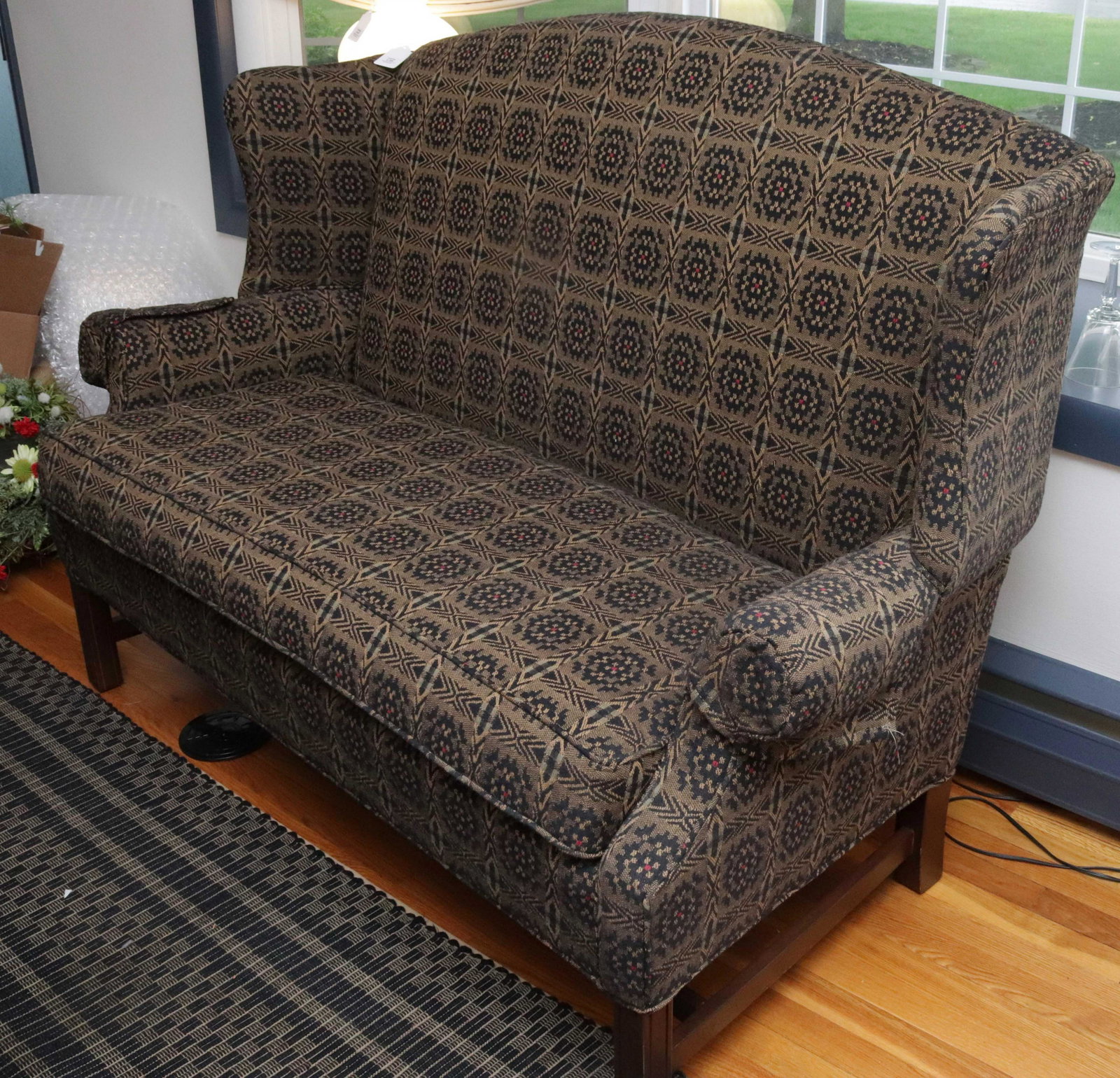 MODERN COUNTRY UPHOLSTERED SETTEE (1 of 2)
