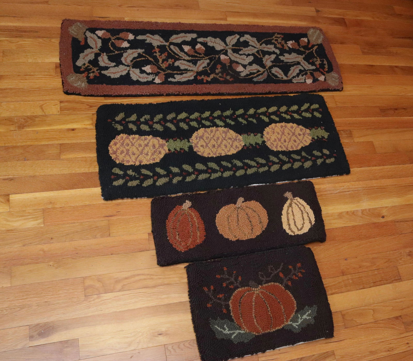 GROUP OF MODERN HOOKED RUGS (1 of 4)