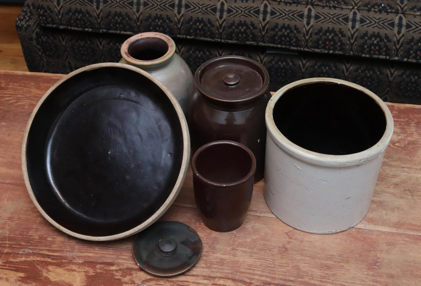 GROUP LOT OF ANTIQUE STONEWARE (1 of 2)