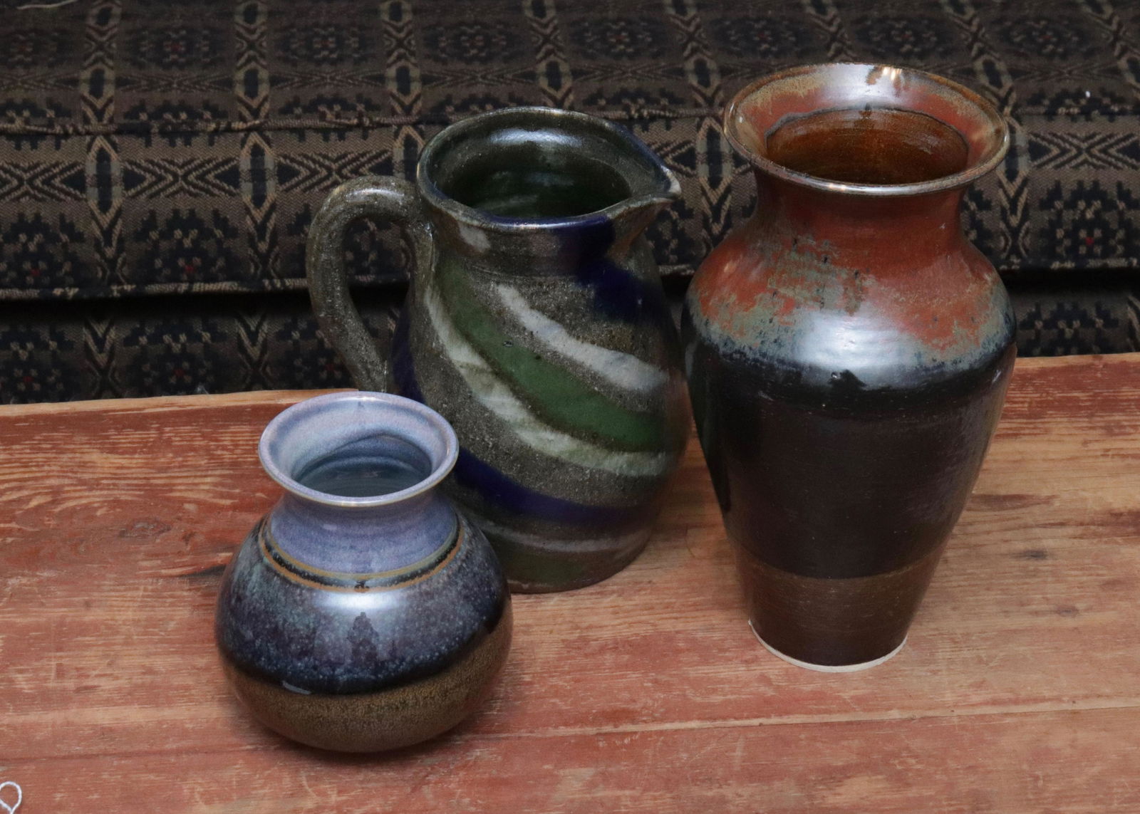 GROUP LOT OF CONTEMPORARY POTTERY (1 of 5)