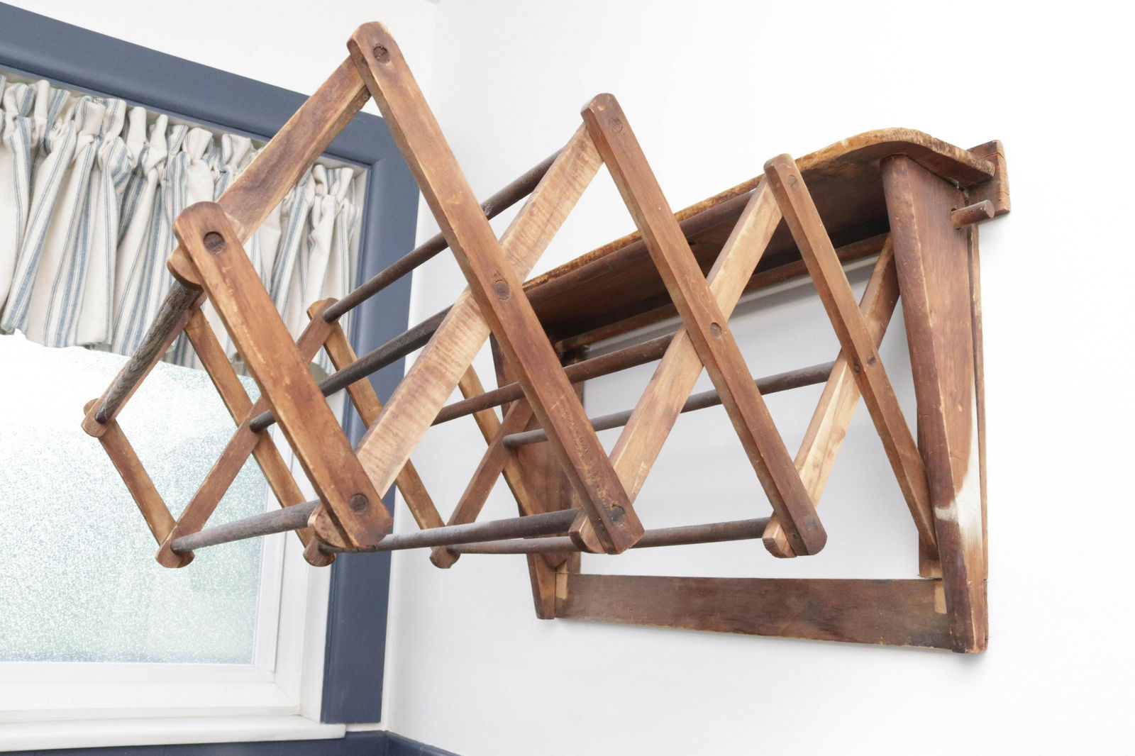 ANTIQUE WALL MOUNTED DRYING RACK (1 of 2)