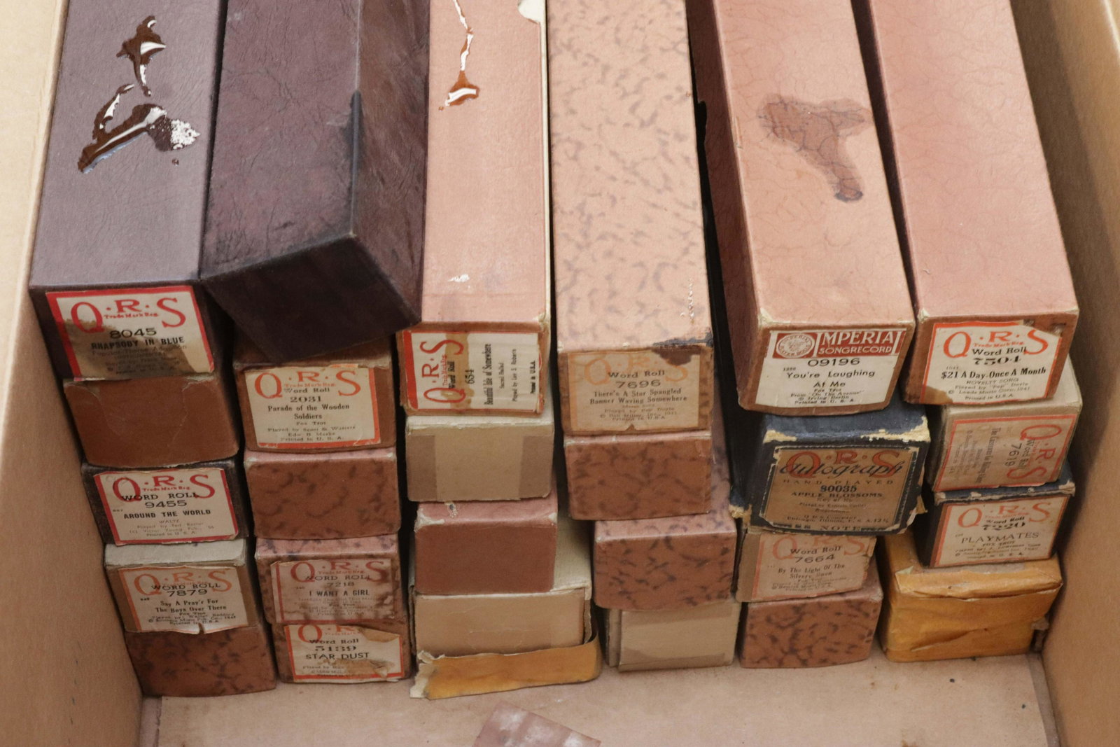 GROUP LOT OF ANTIQUE PIANO ROLLS: (26) TOTAL