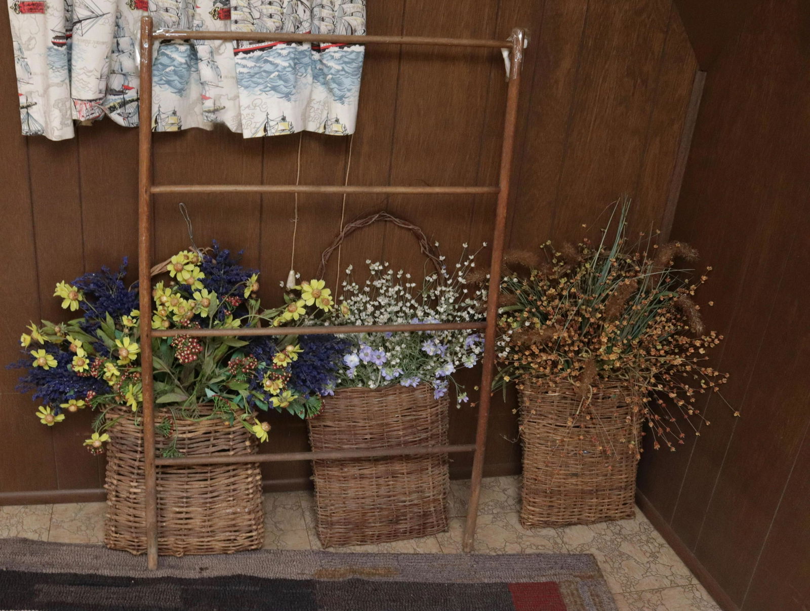 GROUP LOT OF SILK FLOWERS (1 of 1)