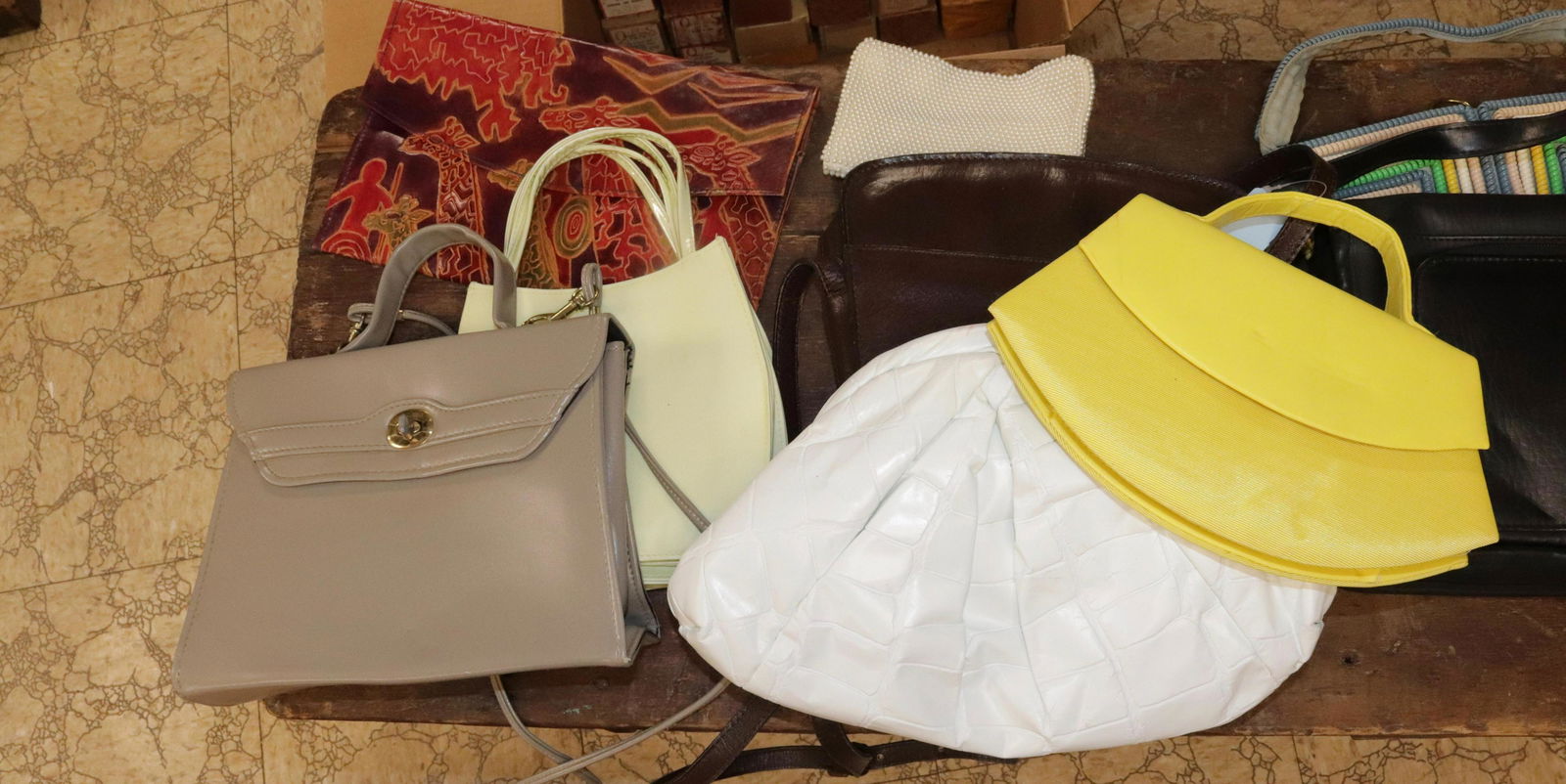 GROUP LOT OF VINTAGE PURSES: COACH BRAND AND MORE