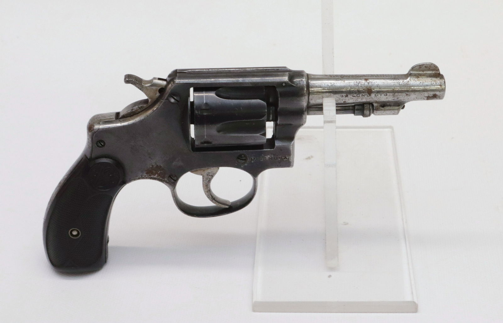SMITH AND WESSON REVOLVER: HAND EJECTOR 3RD MODEL - .32 CAL - SERIAL# 405936 Size: 3 1/4" BARREL Registration: GUN MUST BE REGISTERED OR FFL