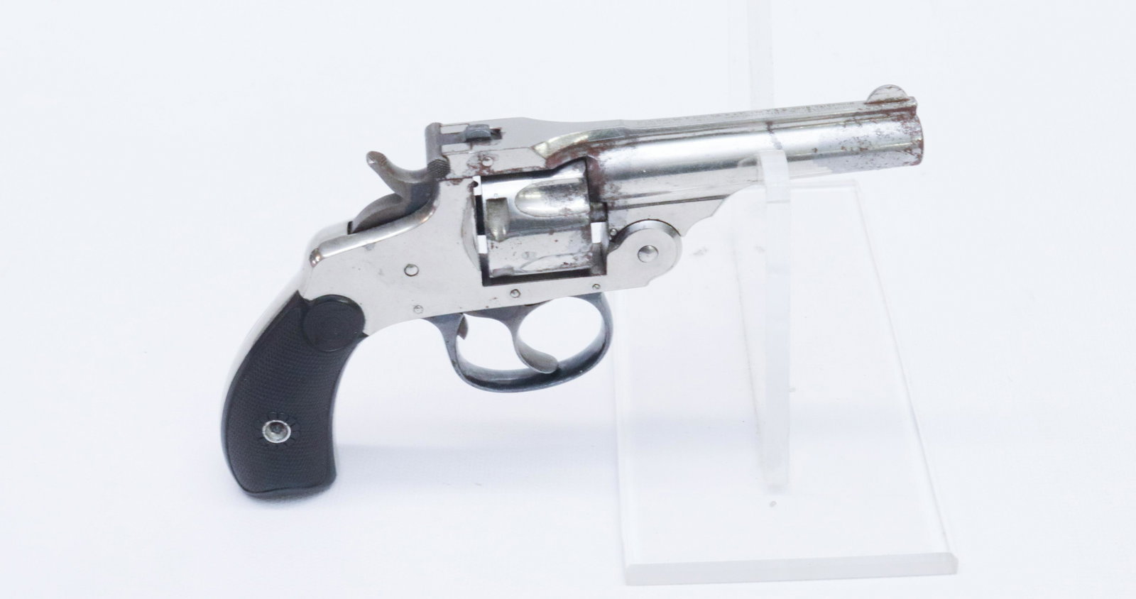 H&R TOP BREAK REVOLVER: TOP BREAK REVOLVER 2ND MODEL - .32 CAL - SERIAL #933 Size: 3" Registration: ANTIQUE - DOES NOT REQUIRE REGISTRATION
