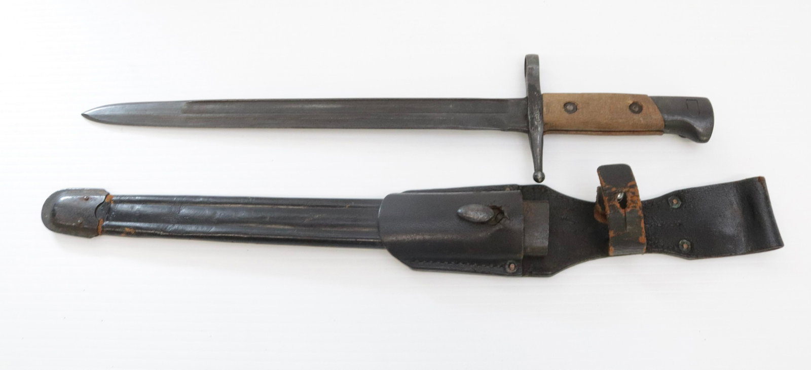 ITALIAN TENRI BAYONET: WITH SCABBARD – METAL AND LEATHER - 11 1/2" BLADE