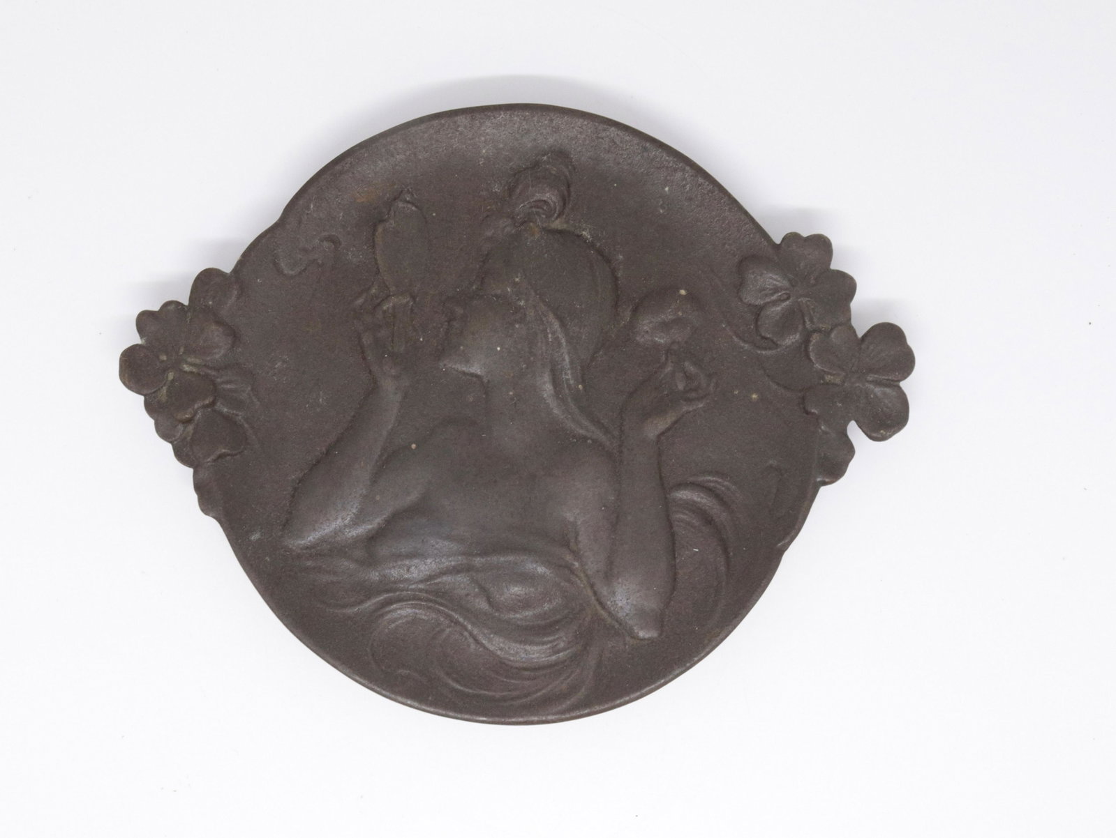 BRADLEY HUBBARD CAST IRON TRAY: ART NOUVEAU STYLE WITH WOMAN HOLDING MIRROR. MRKD. B&H 3179 6" X 7.75"