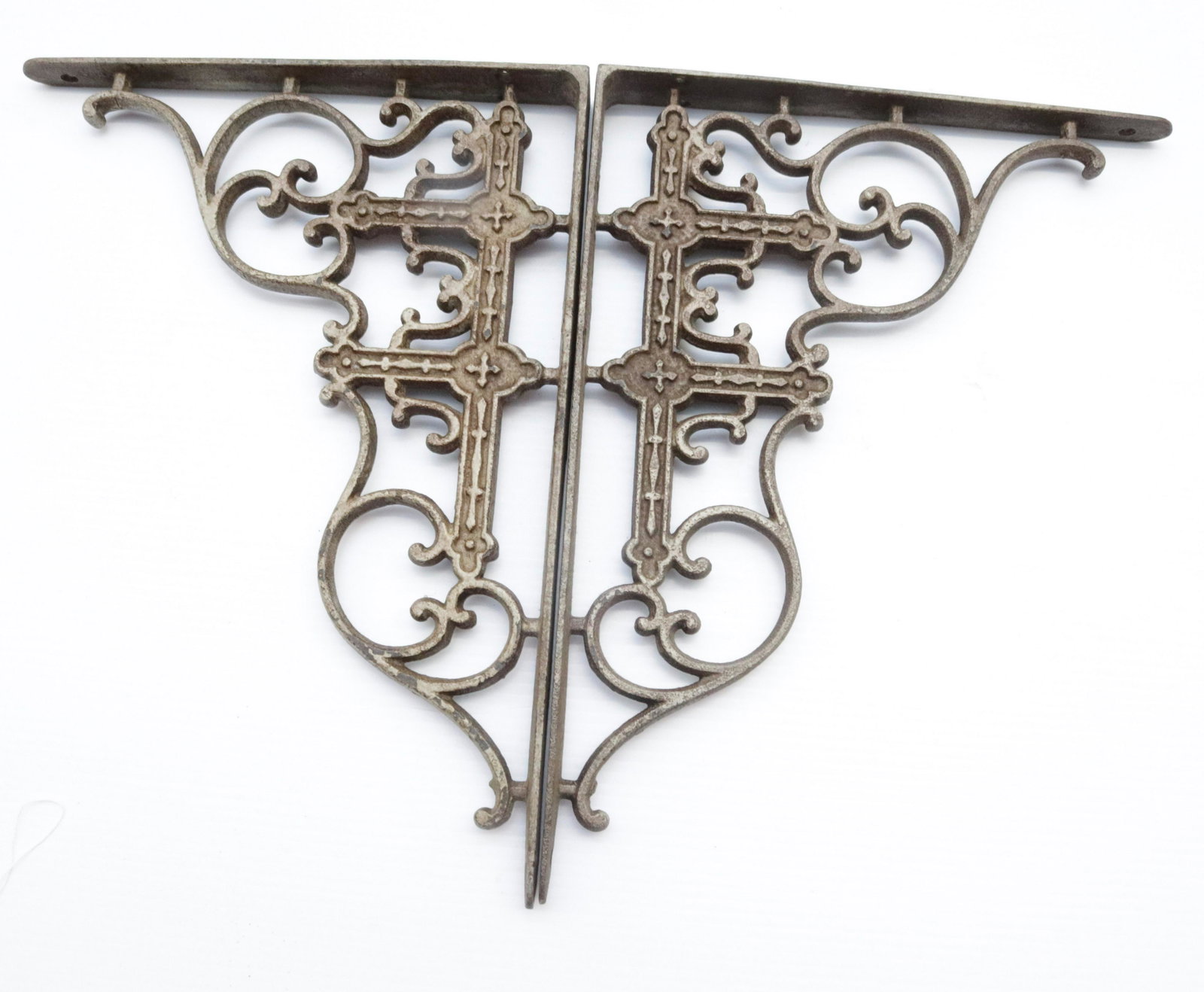 PAIR OF LARGE CAST IRON BRACKETS: PAINTED SURFACE 16" X 11.75"