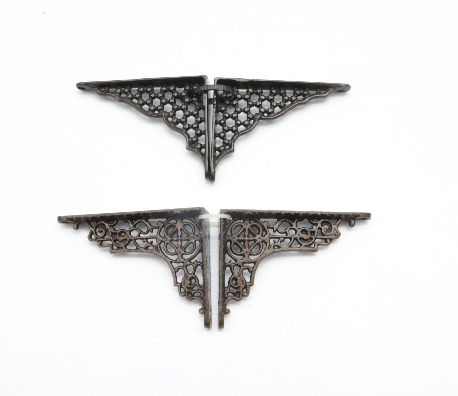 FOUR CAST IRON SHELF BRACKETS: TWO PAIR. PAINTED SURFACE 4.25" X 3.25"