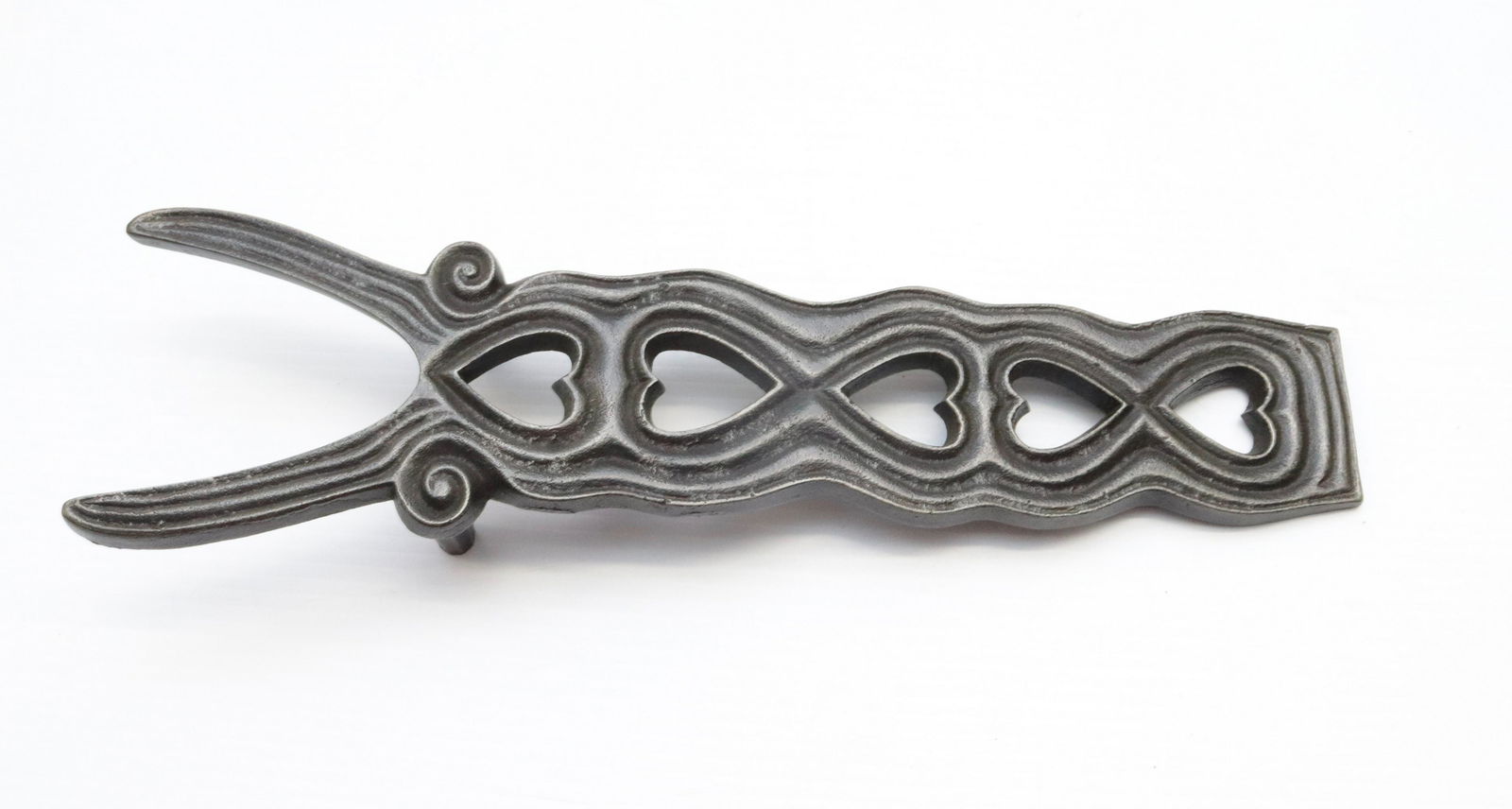 CAST IRON BOOTJACK: HEART MOTIF 16" L