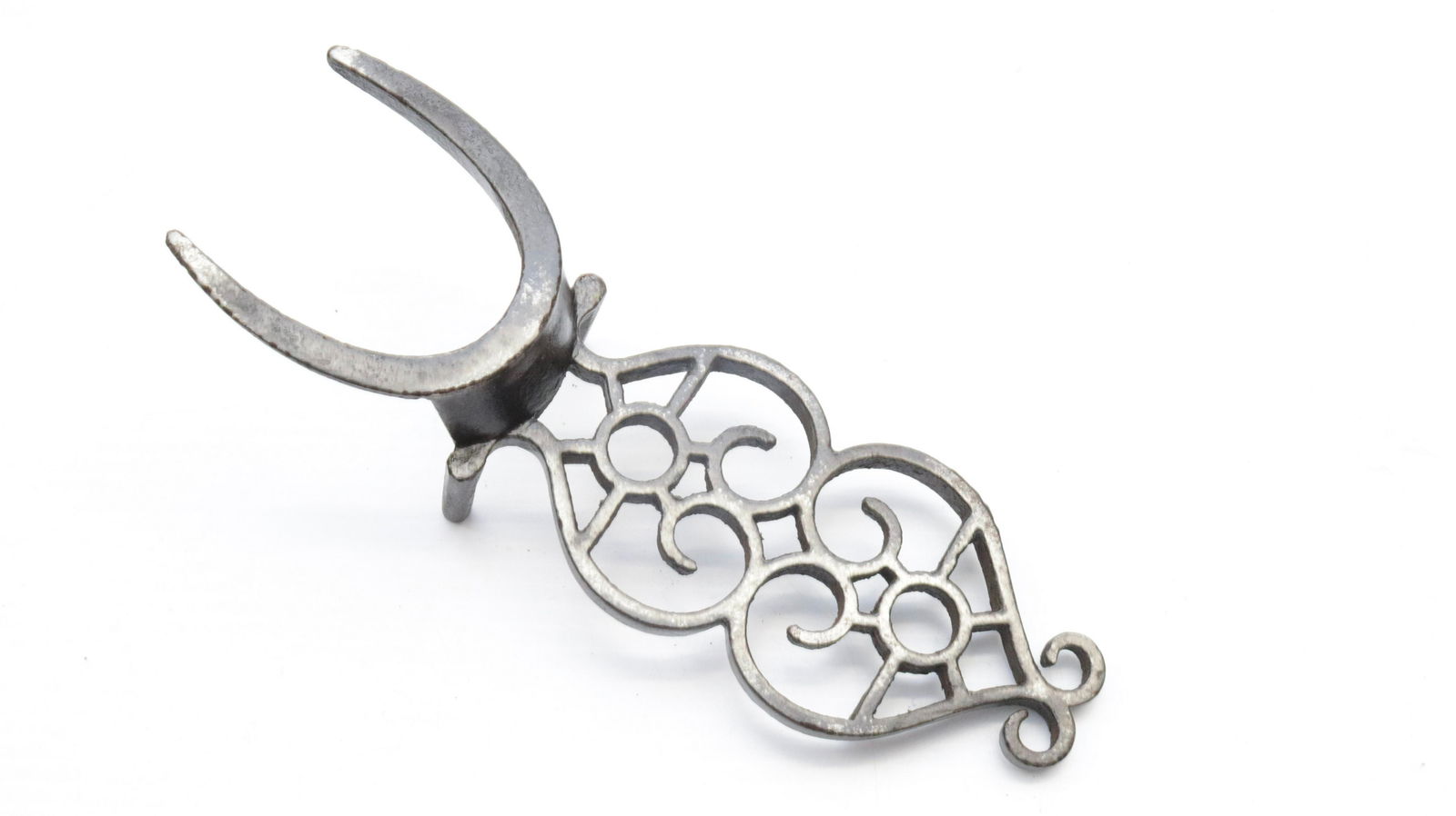 CAST IRON BOOTJACK: HEART MOTIF 9.5" L