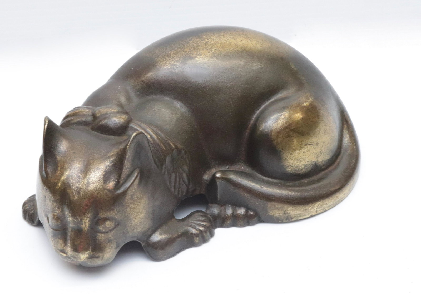 CAST IRON SLEEPING CAT DOORSTOP: BRASS TONE FINISH 10" L